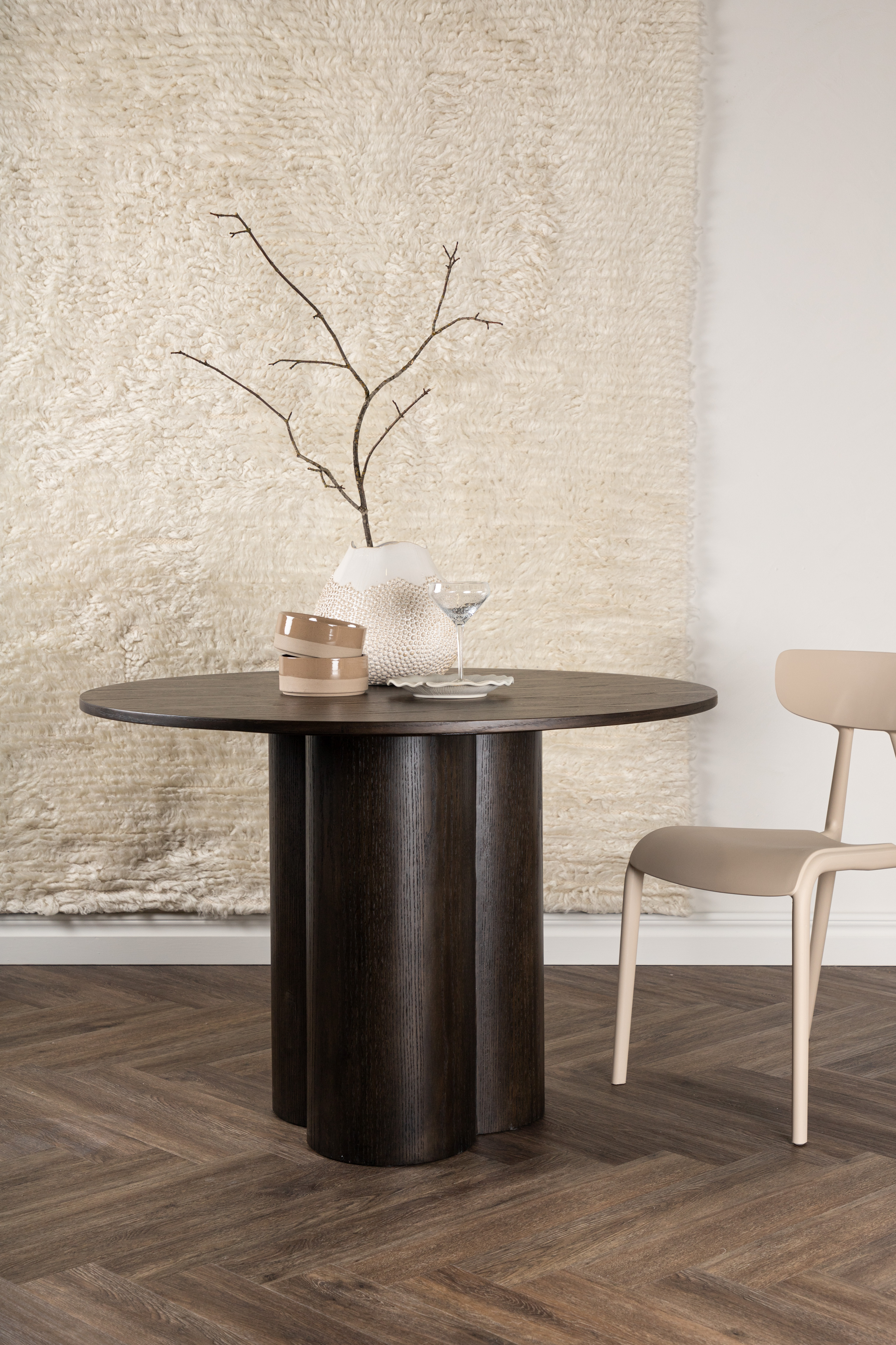 Olivia round dining table