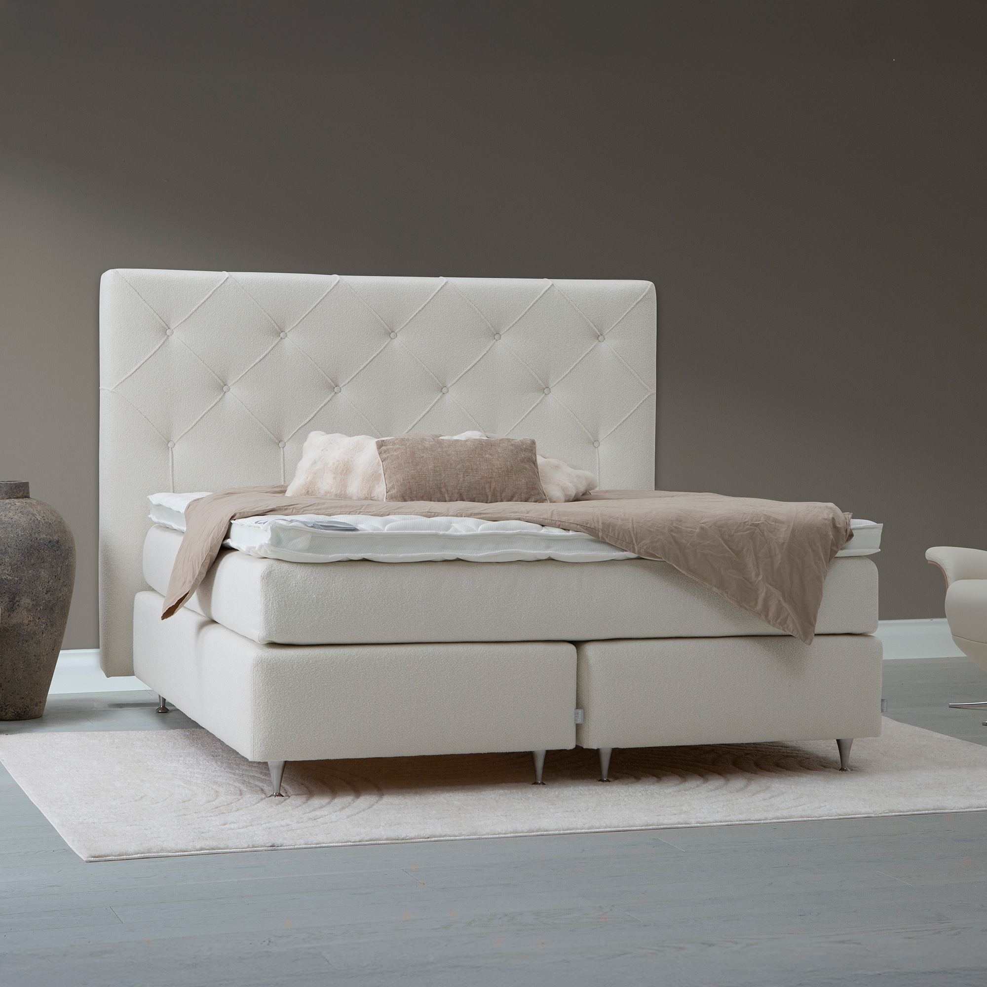 Fly jenkkisänky 180x200cm Alpine 101 ivory, medium. Sis. visco 180pp ja 12cm kromi jalat