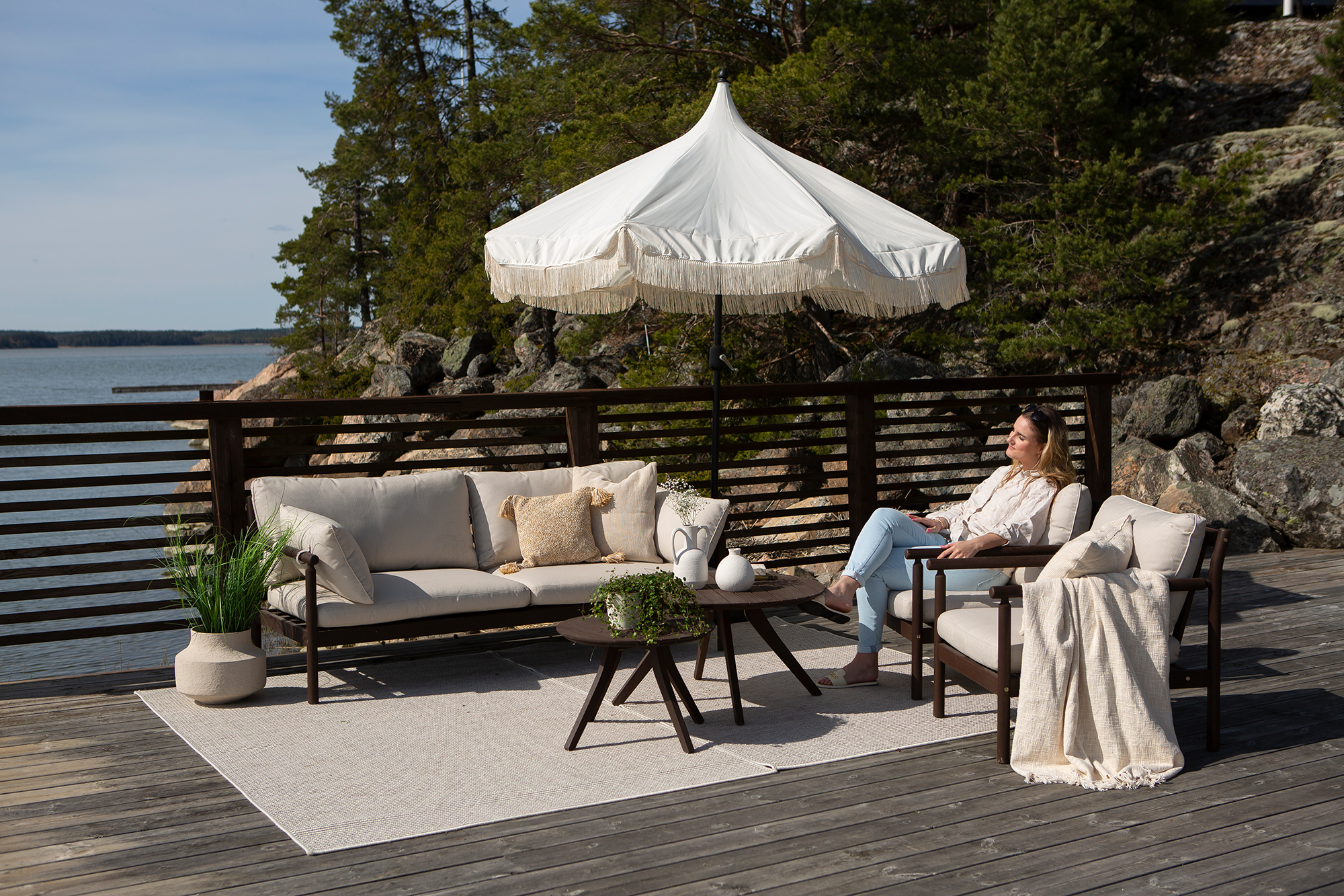 Cabo & Sugi sohvaryhmä (2,5+1+1) + sohvapöydät (2kpl)